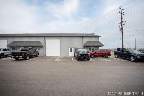 11322 E Lakewood Blvd, Holland, MI, 49424-9605 | Card Image
