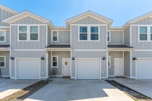 1010 Mclaren Cir, Fort Walton Beach, FL, 32547-1194 | Card Image