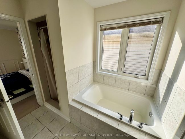 1058 Farmstead Dr, House other with 3 bedrooms, 3 bathrooms and 1 parking in Milton ON | Image 16