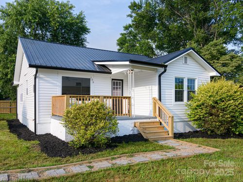 55 Scates St, Waynesville, NC, 28786-1976 | Card Image