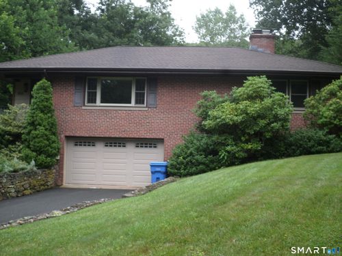 366 W Woods Rd, Hamden, CT, 06518-1917 | Card Image