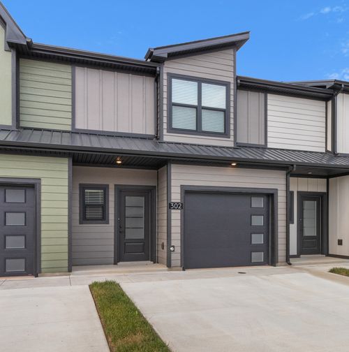 302 Jonathan Wade Pvt Cir, Clarksville, TN, 37043-4094 | Card Image