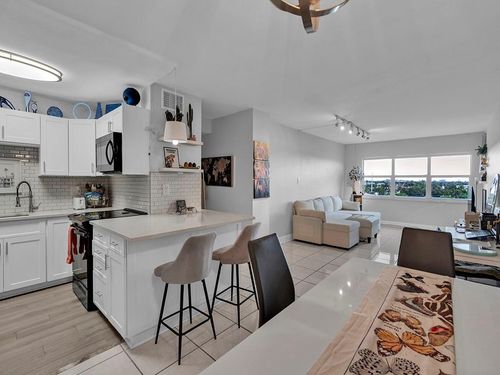 apt-708-2555 Ne 11th St, Fort Lauderdale, FL, 33304-3211 | Card Image