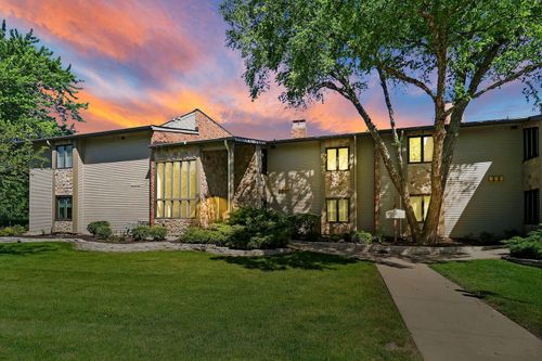 31 Abbey Villa Cir, Fontana, WI, 53125 | Card Image