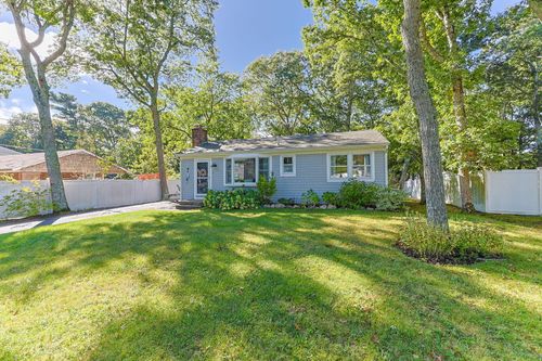9 Winchester Dr, East Falmouth, MA, 02536-6375 | Card Image