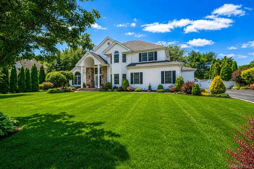 10 Park View Ln, Lake Grove, NY, 11755-1854 | Card Image