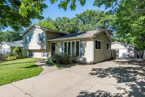 11211 8th Ave, Pleasant Prairie, WI, 53158-5244 | Card Image