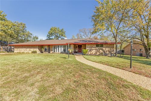 1107 Merry Oaks Dr, College Station, TX, 77840-2606 | Card Image