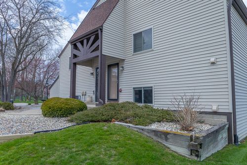 1177 Millpond Rd, Valparaiso, IN, 46385-6137 | Card Image