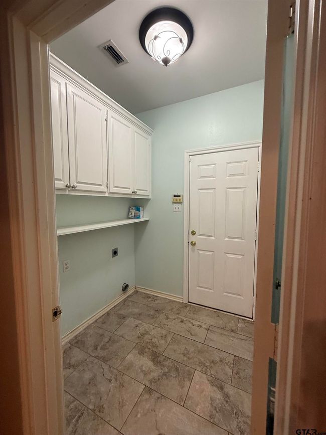 3204 Pebblebrook Cir, House other with 3 bedrooms, 2 bathrooms and null parking in Tyler TX | Image 13