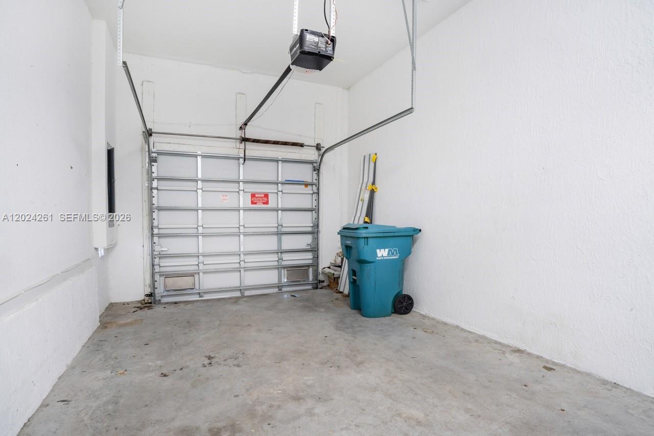 Residential Lease in Florida City 3
