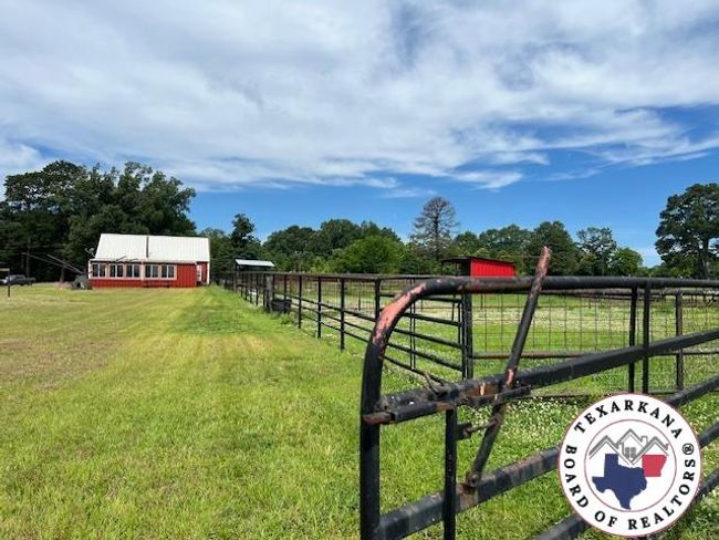 327 Crudip Ln, Home with 2 bedrooms, 2 bathrooms and null parking in Texarkana TX | Image 28