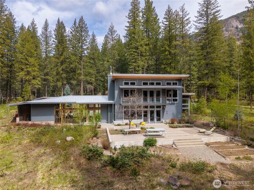 589 Lost River Rd, Mazama, WA, 98833-9734 | Card Image