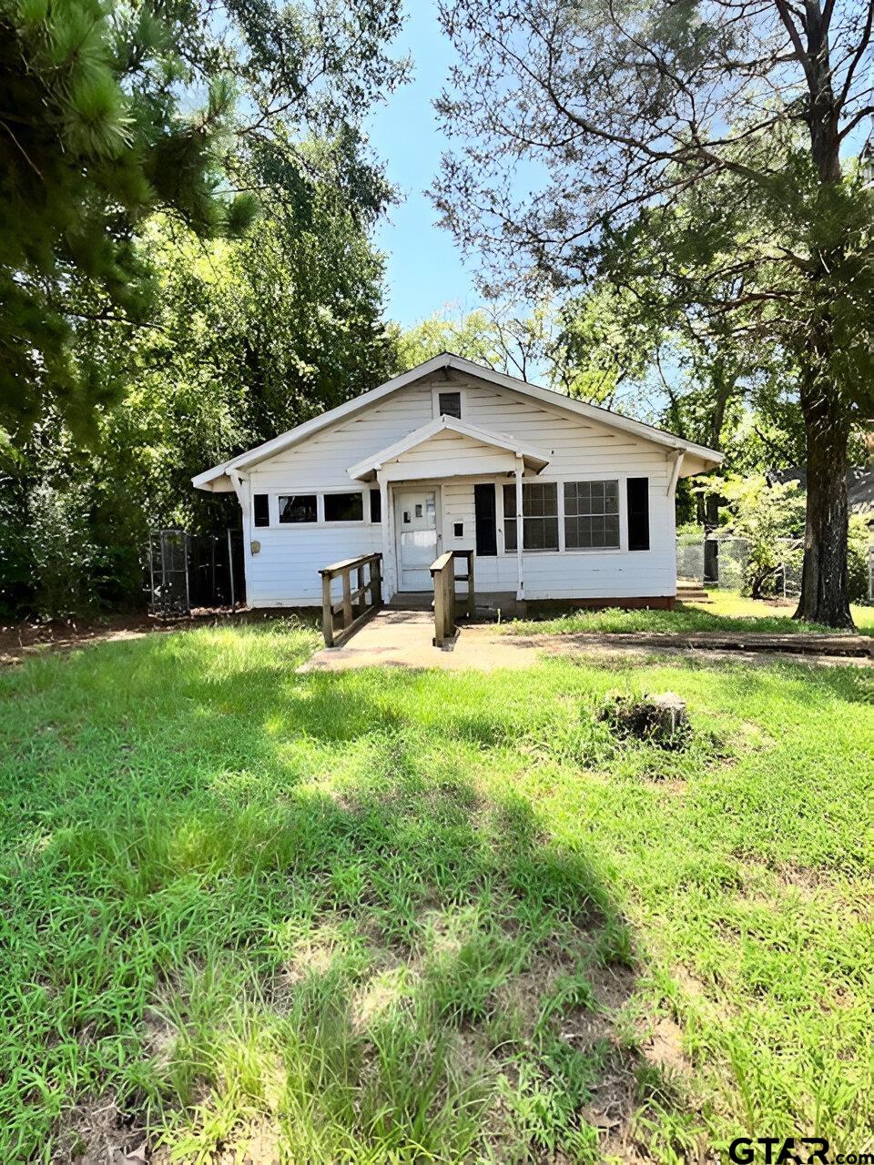 Calvert St, Troup, TX 75789