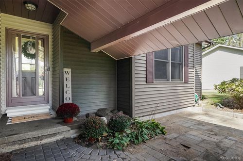 8532 Pettysville Rd, Pinckney, MI, 48169-8525 | Card Image