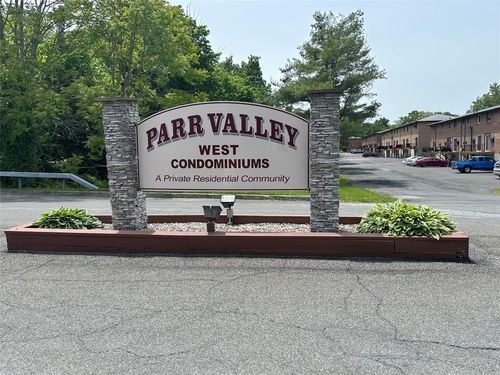 1103 Parr Meadow Dr, Newburgh, NY, 12550-1177 | Card Image