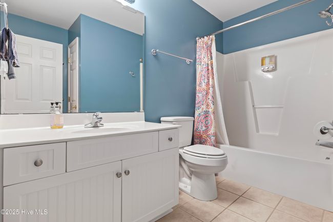 B - 537 Third Ave S, Condo with 4 bedrooms, 5 bathrooms and 1 parking in Kure Beach NC | Image 44