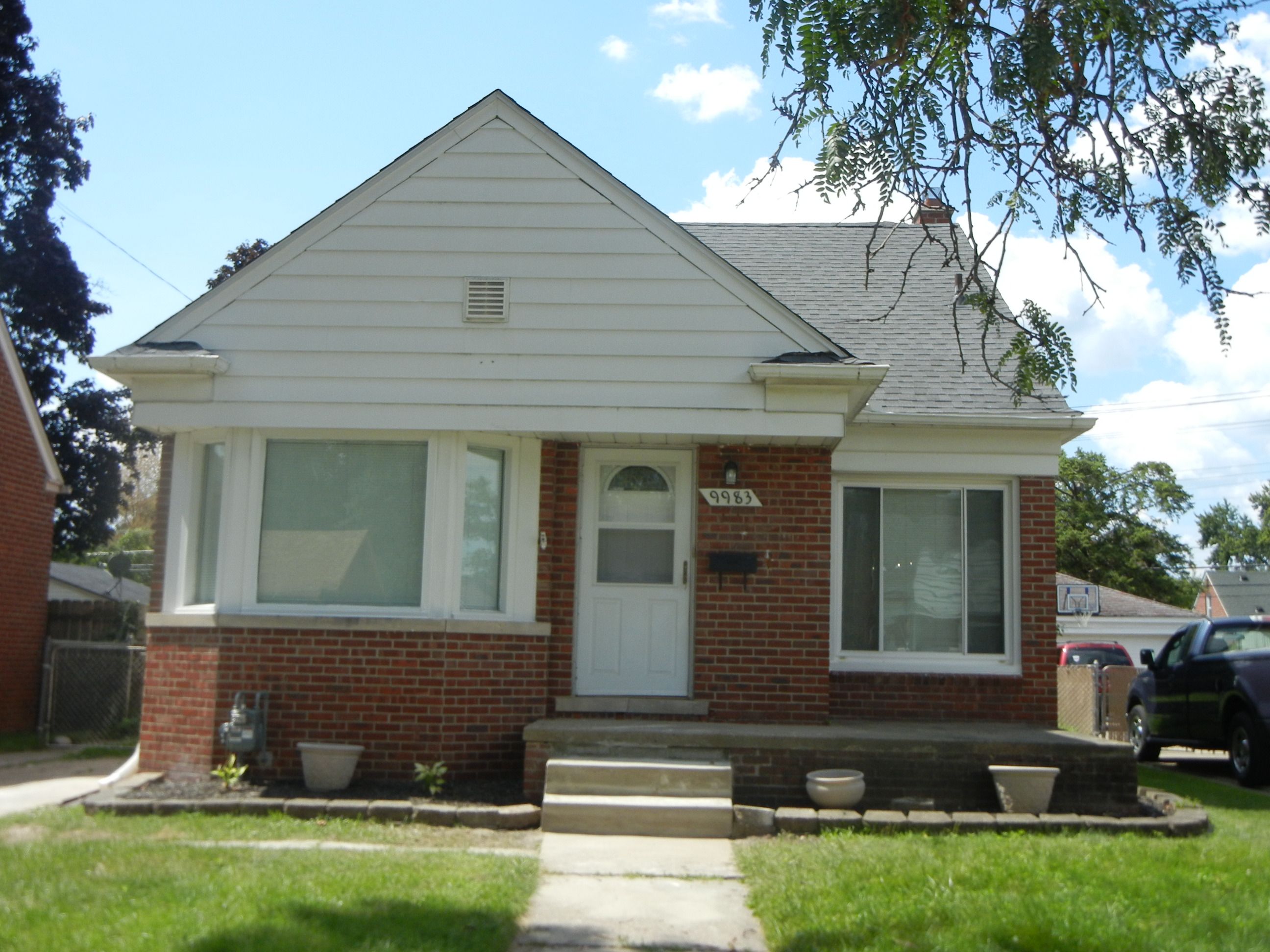 Marion , Redford, MI 48239