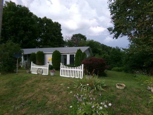 587 St. Albans Road, Swanton, VT, 05488 | Card Image