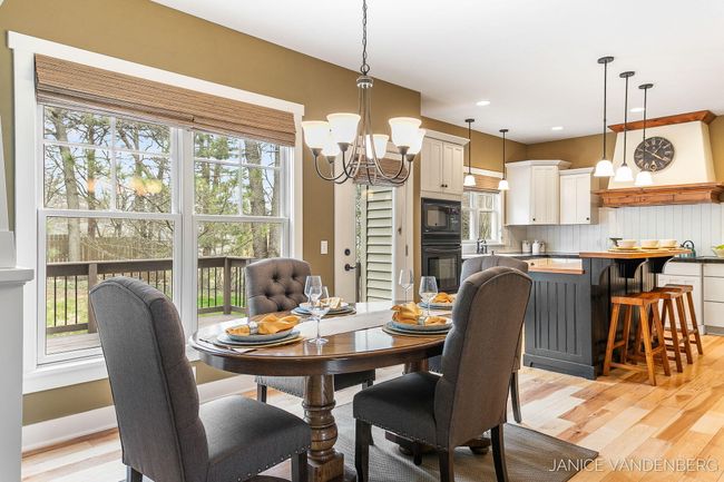 24-web-or-mls-3022-jamesway-ave | Image 11