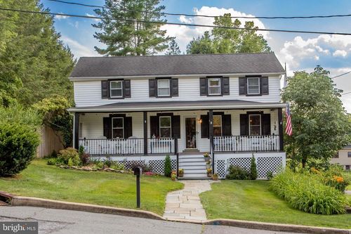 2 Broad St, Stockton, NJ, 08559-2106 | Card Image