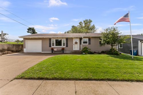 921 14th St, De Witt, IA, 52742-1003 | Card Image