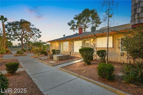 3982 Voxna St, Las Vegas, NV, 89119-7184 | Card Image