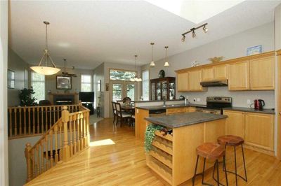 35 Wentworth Gdns Sw, Home with 2 bedrooms, 2 bathrooms and 4 parking in Calgary AB | Image 3