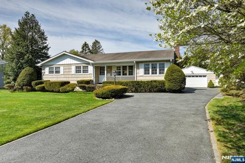 35 Payson Rd, Pequannock, NJ, 07440-1107 | Card Image