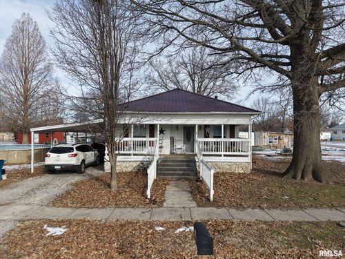 106 E North St, Sesser, IL, 62884-1526 | Card Image