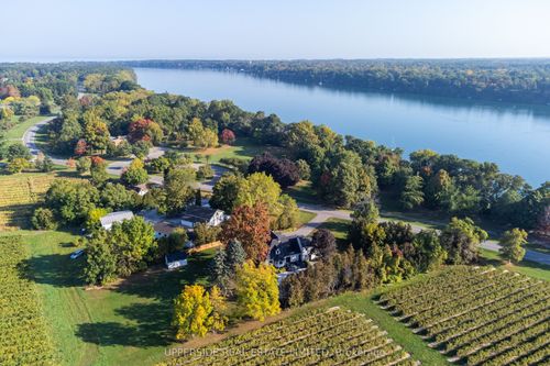 15886 Niagara Pky, Niagara on the Lake, ON, L0S1J0 | Card Image