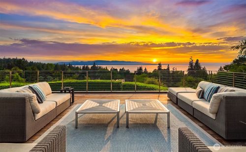 17020 74th Ave W, Edmonds, WA, 98026-5104 | Card Image