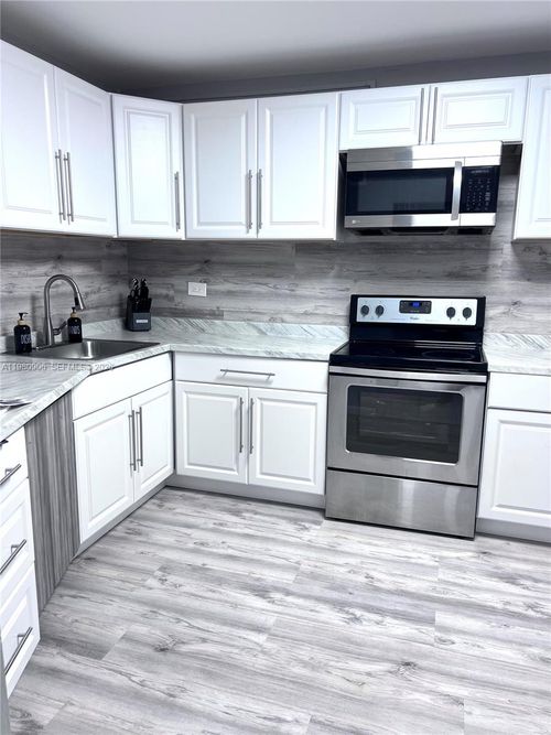 3-1670 Ne 191st St, North Miami Beach, FL, 33179-4101 | Card Image