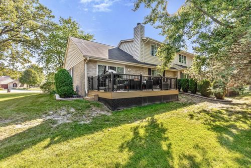 5339 S Cambridge Lane, Greenfield, WI, 53221 | Card Image