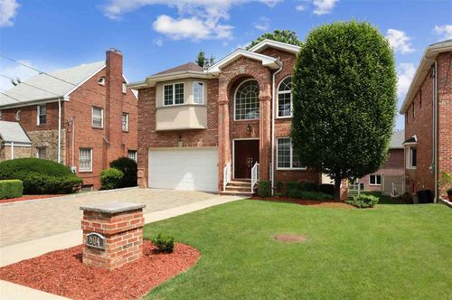 604 Abbott Ave, Ridgefield, NJ, 07657-1706 | Card Image
