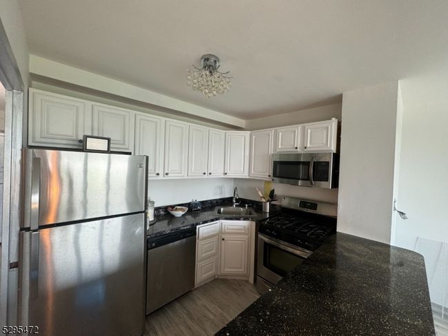 APT-10H - 285 Aycrigg Ave, Townhouse with 1 bedrooms, 1 bathrooms and null parking in Passaic NJ | Image 7