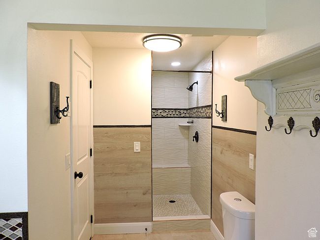 Bathroom with a wainscoted wall, a tile shower | Image 30