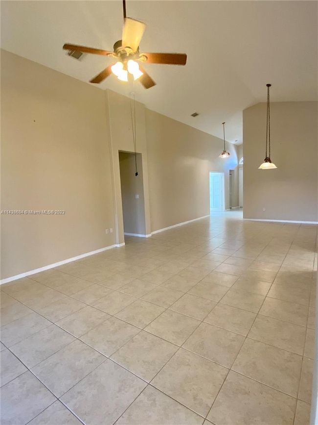 18915 Sw 29th St, House other with 4 bedrooms, 3 bathrooms and null parking in Miramar FL | Image 7