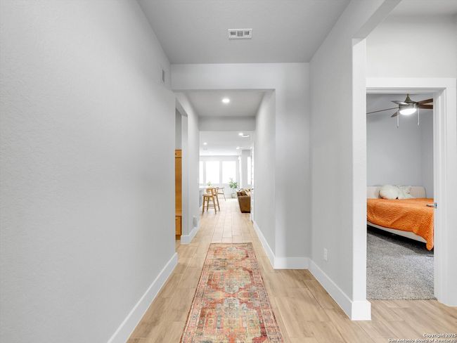 7105 Walkers Loop, House other with 3 bedrooms, 2 bathrooms and null parking in San Antonio TX | Image 5