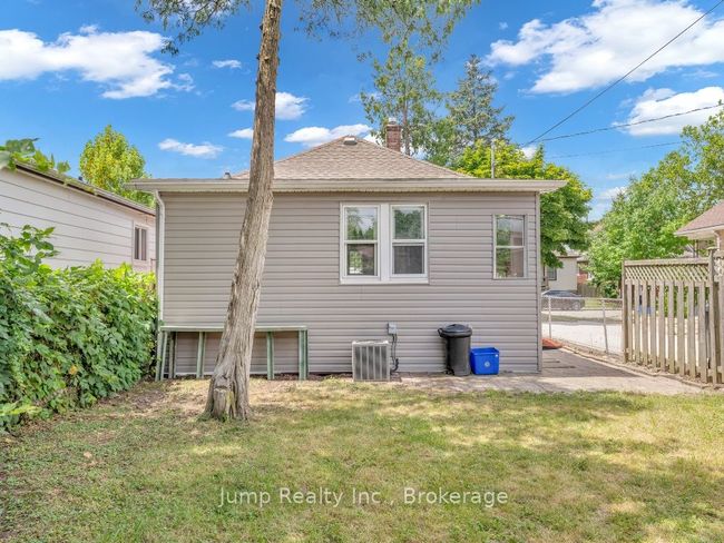 1662 Cadillac St, House other with 5 bedrooms, 3 bathrooms and null parking in Windsor ON | Image 34