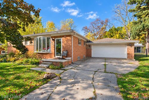 281 Lorberta Lane, Waterford Charter Township, MI, 48328 | Card Image