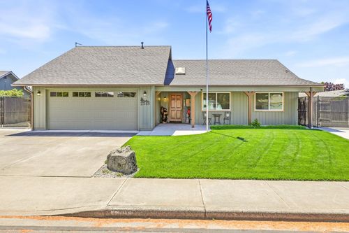 2348 Silver Palm Dr, Medford, OR, 97504-4992 | Card Image