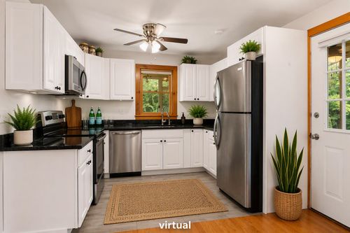 3 Lake Front St, Amherst, NH, 03031-1831 | Card Image