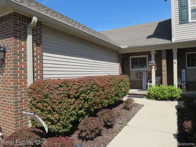 217 Newberry Lane, Condo with 2 bedrooms, 2 bathrooms and null parking in Marion Twp MI | Image 3