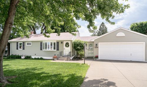 1284 Lealand Rd E, MAPLEWOOD, MN, 55109-2549 | Card Image