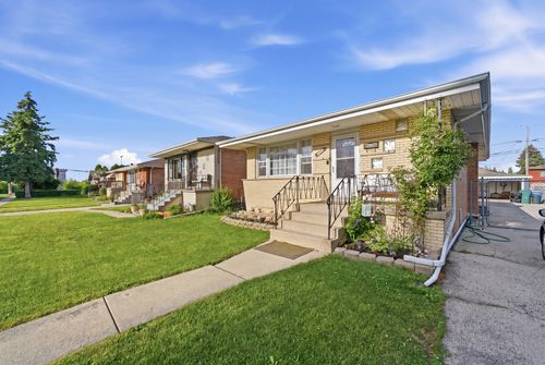 7825 Laporte Ave, Burbank, IL, 60459-1518 | Card Image