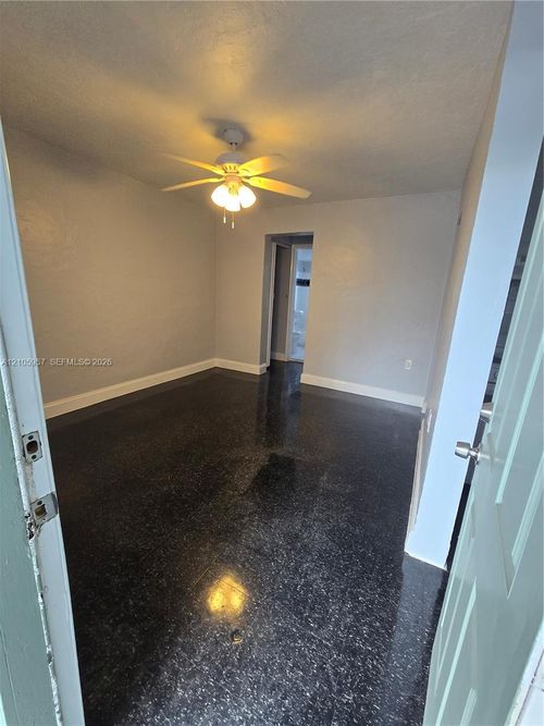 2-1520 Nw 61st St, Miami, FL, 33142-8168 | Card Image