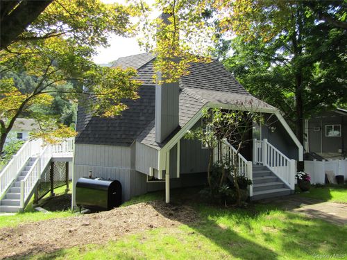 374 Sprout Brook Rd, Garrison, NY, 10524-7466 | Card Image