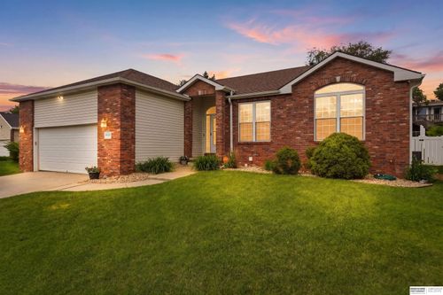 8233 Mackenzie Rd, Lincoln, NE, 68505-2068 | Card Image