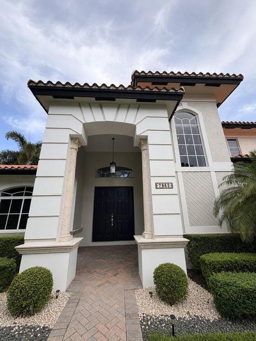 7952 Nw 161st Ter, Miami Lakes, FL, 33016-6654 | Card Image